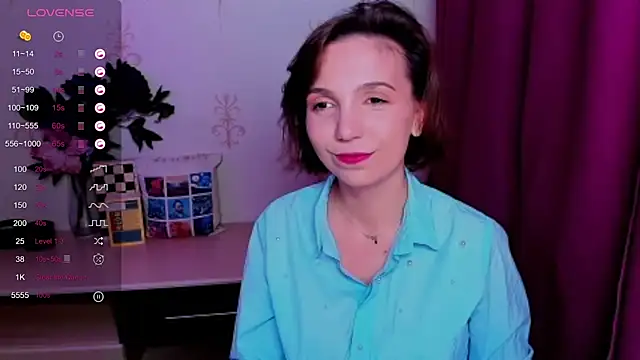 KindHazelHere_ live cam on StripChat