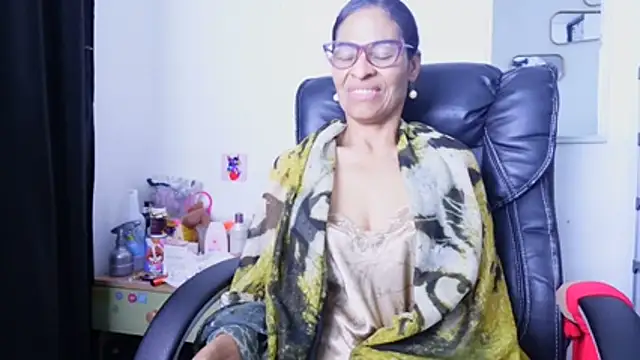 Aries_Mature webcam