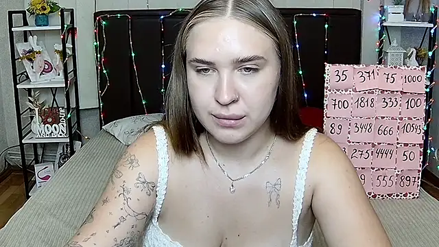 LauraHlot webcam