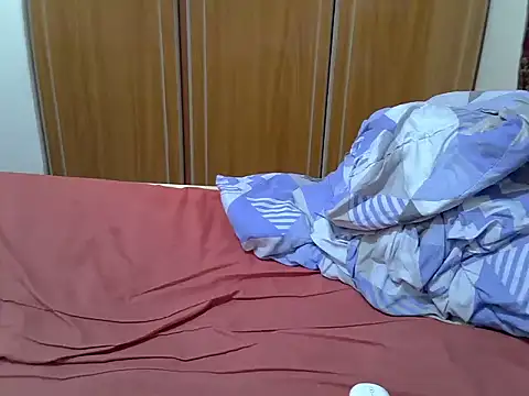 kaya_bear webcam
