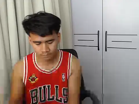 thomasbigcockxxx (M twink) - Can you suck me until I cum?