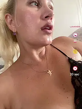 YourBlondee