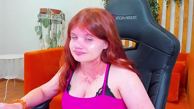 ChloeHalses live sex cam