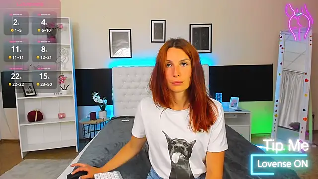 KiraNeeww webcam