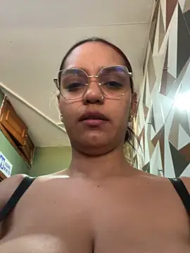 Sara-77 live sex cam