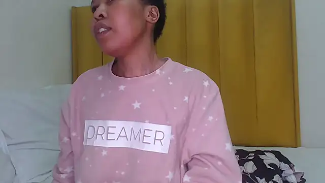 Bella_2025 webcam