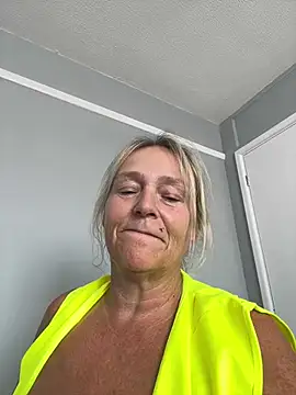 Blondnboujee53 webcam