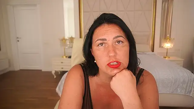 VelvetLuck webcam