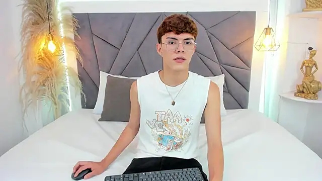 ErickDelRio live cam on StripChat