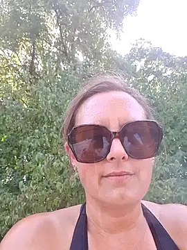 hot_milf_denise (Ask my age) - Fingern in der Kabine