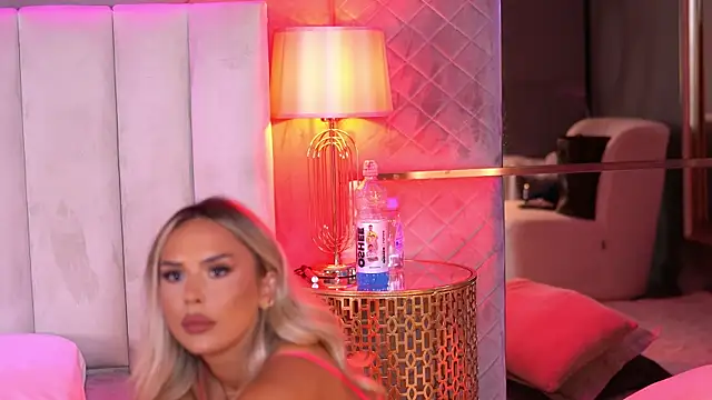 SelenaFrost webcam