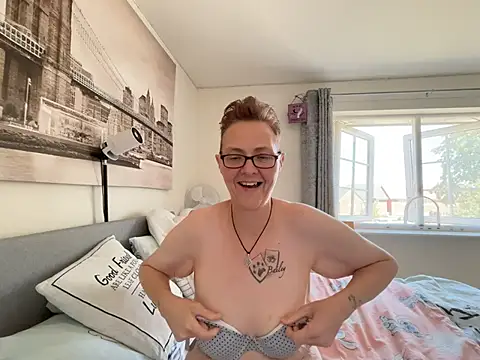 Curvy-Jinx webcam