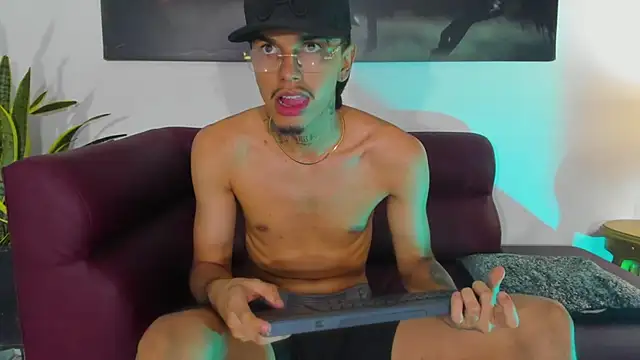 Tyson_brow webcam