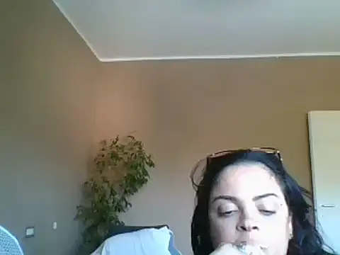 italianasisixx - ITALIANASISIXX's free webcam - UK Sex Cams