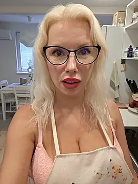 mazlik27 (F milf) - Show me your ass