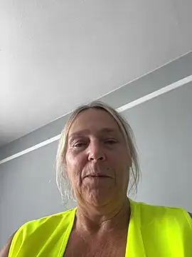 Blondnboujee53 webcam