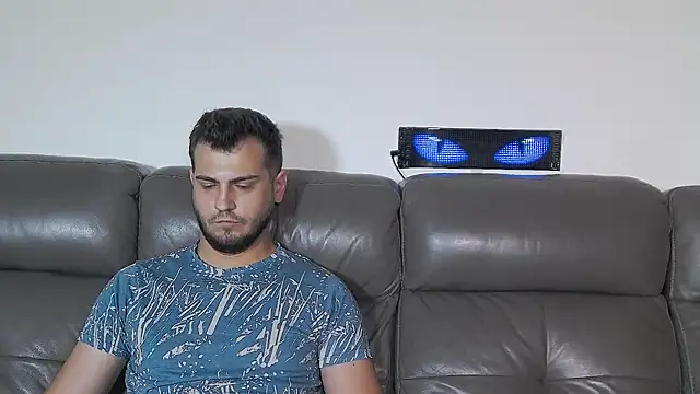 CrazyDom1 live cam