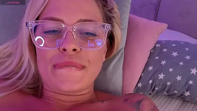 BluEyesKate webcam