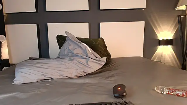 ElliotNoir webcam