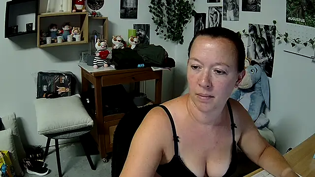 AnyaKrey@xh webcam