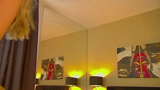 MisshaNight webcam