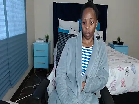 QUEENMANDYY webcam