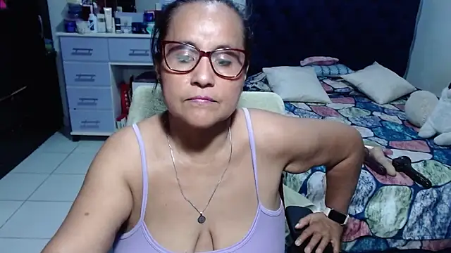 pervert_mommy_ (F mature) - play with my dildo in my ass