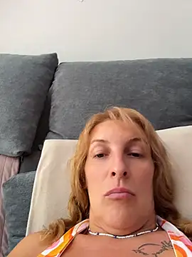 Hot-Milf4U webcam