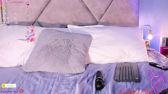 AlannaJoness webcam