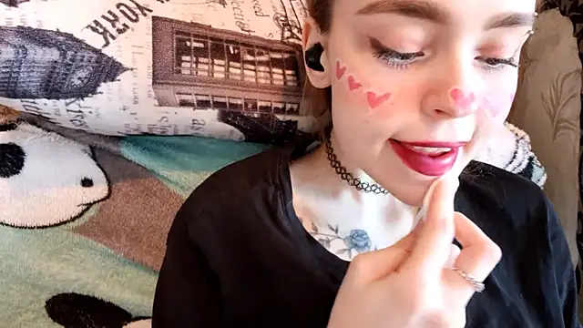CaraDelevingnee webcam
