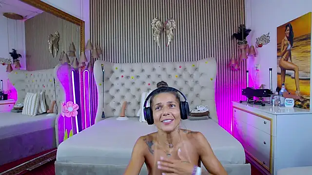 PlayfulShow webcam