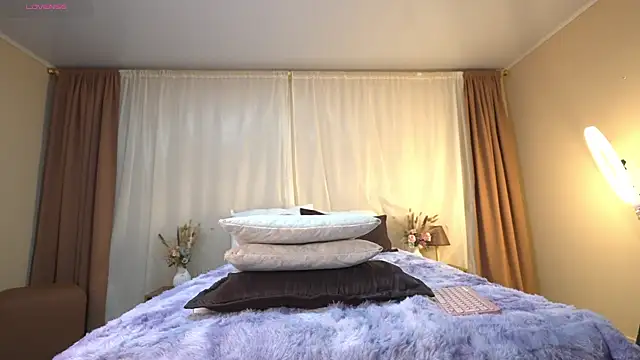 mula_talove (F young) - Show Buttocks