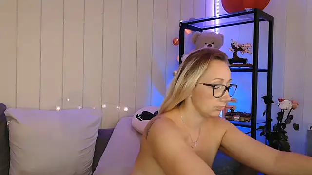lyscoquine - Lyscoquine's free webcam - UK Sex Cams