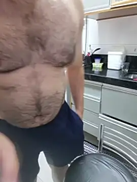leomadurosp - LeoMaduroSP's free webcam - UK Sex Cams