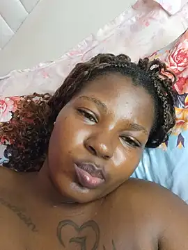 TrishaKalid webcam