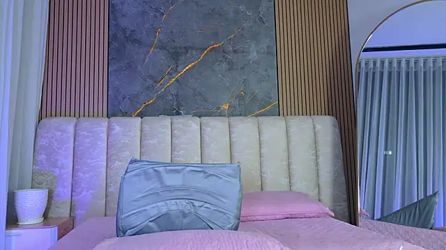 mia_scot webcam