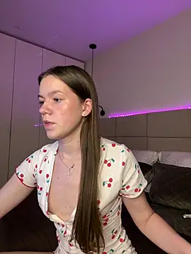 PeachCheeks_ webcam