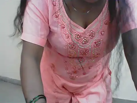 LovingPihu webcam