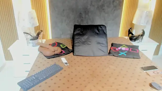 NahomyOwen webcam