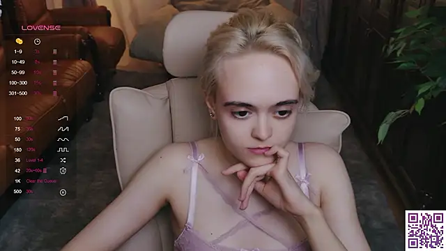 Oxcy_Secret live cam on StripChat