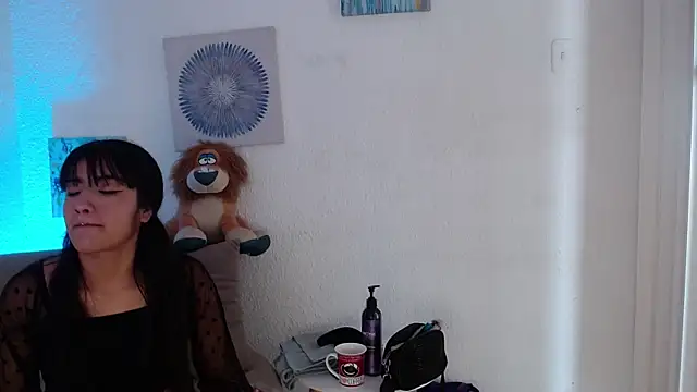 LauraDaniels_ webcam
