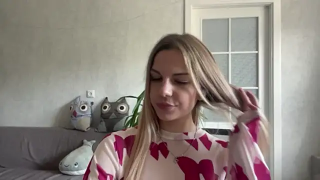 LaraineDomebo webcam