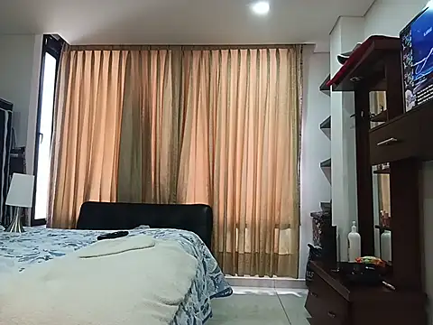 MiaIsabela_ webcam