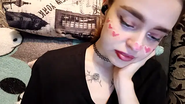 CaraDelevingnee webcam
