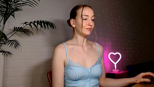 WhitePrincessLuna webcam