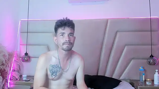 Luna_and_Axell webcam