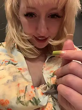 RonnieKiss webcam