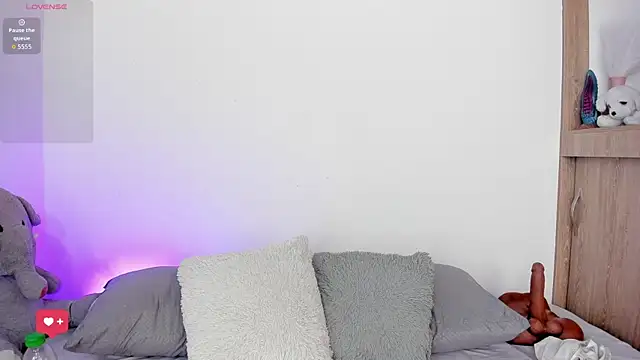 TianaGlow44 webcam