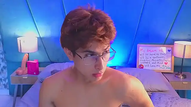 Aaron_Eze webcam