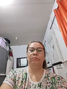 BigNippledMILF webcam